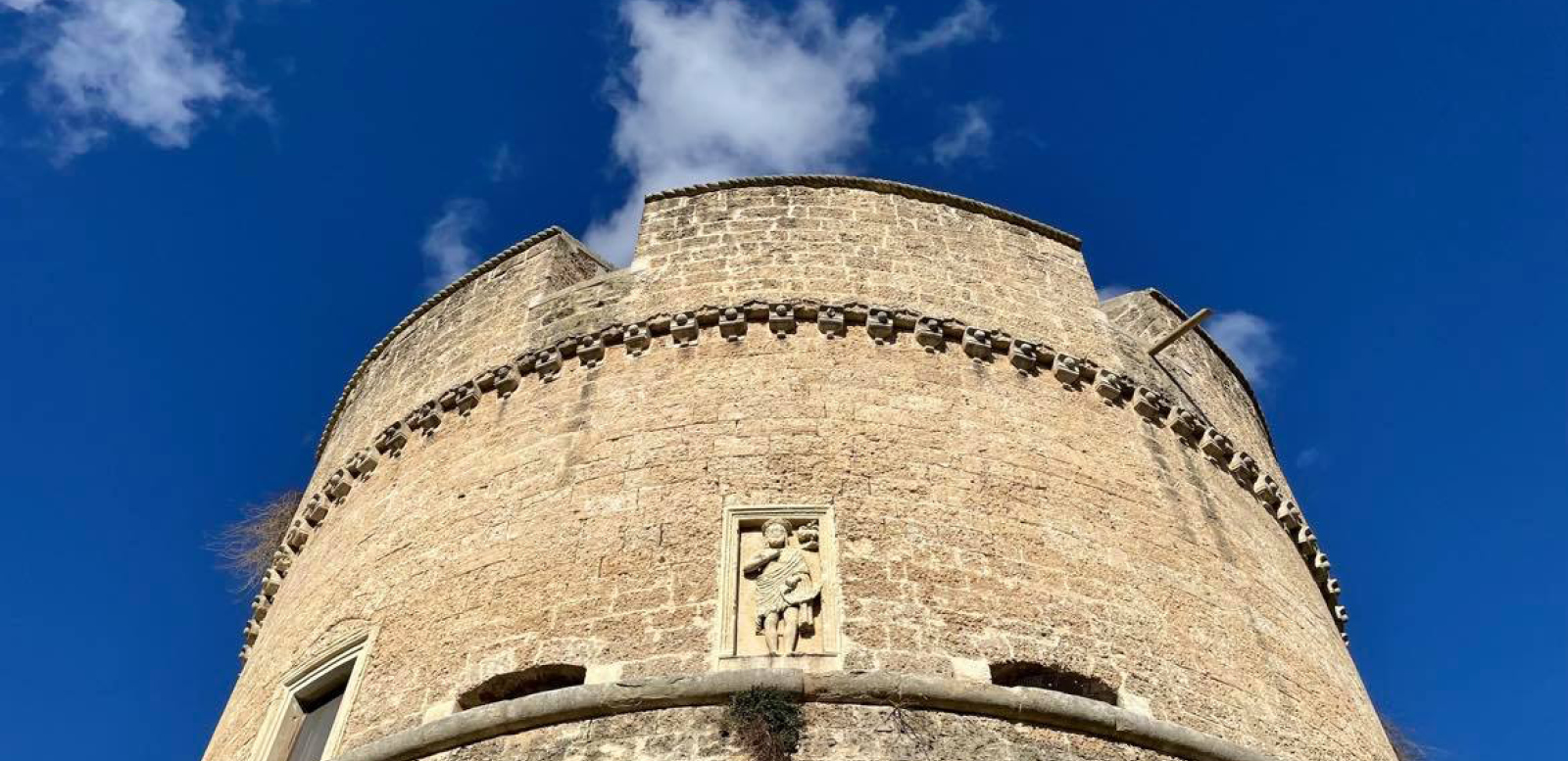 una delle torri del castello di Corigliano D'Otranto
