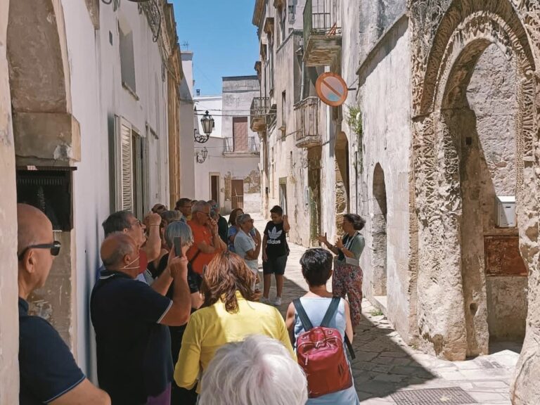 visita guidata per le strade del borgo